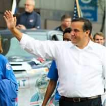 Mayor Ginther waving